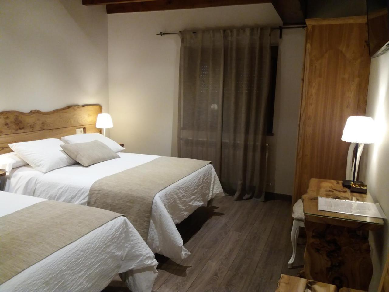 Hotel Rural El Yunque Santibáñez de la Peña Kültér fotó
